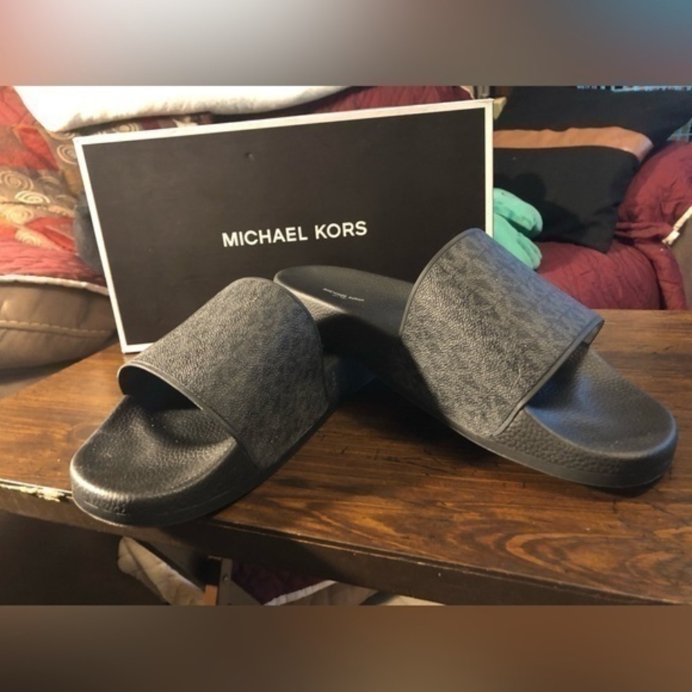 MICHAEL KORS MENS- SIZE 11, box included
Jake Logo black Slide Sandal